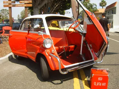 1/18 BMW 600 ISETTA (ORANGE RED) DIECAST CAR MODEL - LIVECARMODEL.com