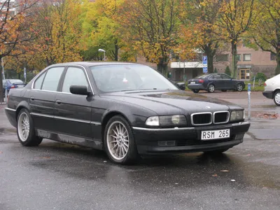 File:2004-2005 BMW 735Li (E66) sedan 01.jpg - Wikipedia
