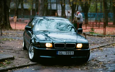 Видео: в Германии занизили семерку BMW и встроили в неё бар — Лаборатория —  Motor