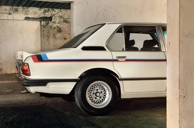 Эта машина многим знакома, BMW Е12 с советской историей продается за  неадекватные ее текущему состоянию деньги и уже который год с ней… | История