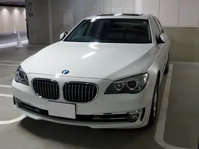 File:BMW 7er (F01) front 20100515.jpg - Wikimedia Commons