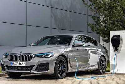 Седан BMW 5-Series обзавелся гибридной версией с расходом бензина 2 л/100 км