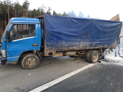 Не пропустил грузовик: водитель «БМВ» был госпитализирован после ДТП с  грузовиком