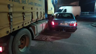 В Минске BMW ушла в занос и врезалась в грузовик