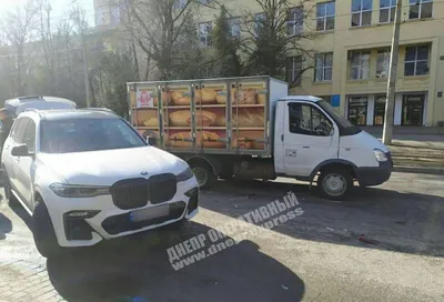 Под Минском водитель BMW врезался в стоящий грузовик