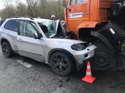 В Боровском районе столкнулись грузовик и BMW
