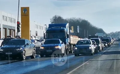 В центре Калуги грузовик упал на «БМВ» - Происшествия - Новости - Калужский  перекресток Калуга