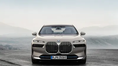 The Bonkers 2023 BMW 7-Series Is A Luxury Beast With An Absurd 31.3-Inch TV  Screen - The Autopian