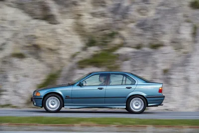 Тройка\", \"хулиганка\", \"крыса\": легендарной BMW 3-series исполнилось 40 лет!  - Tchk.lv