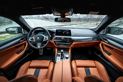 BMW M5 - фото салона, новый кузов