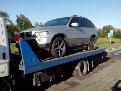Очевидец: в Саратове водитель BMW «впечатался» в столб и увез машину на  эвакуаторе | Новости Саратова и Саратовской области сегодня