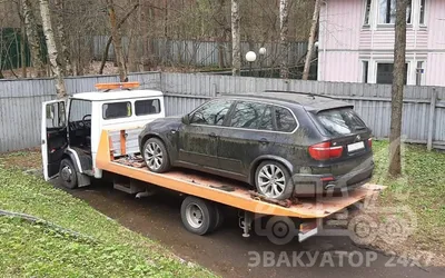 Очевидец: в Саратове водитель BMW «впечатался» в столб и увез машину на  эвакуаторе | Новости Саратова и Саратовской области сегодня