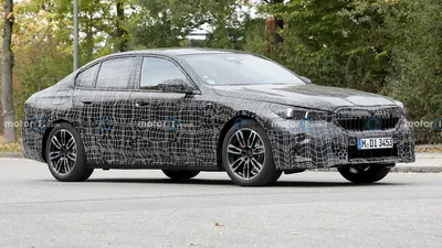 Новый BMW 5 серии на шпионских фото лишился части камуфляжа - читайте в  разделе Новости в Журнале Авто.ру