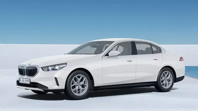 Так выглядит самый дешевый седан BMW 5-Series в новом кузове. Опубликованы  изображения BMW 520i с
