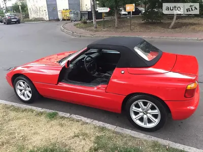 How Do the Famous BMW Z1 Sliding Doors Work?