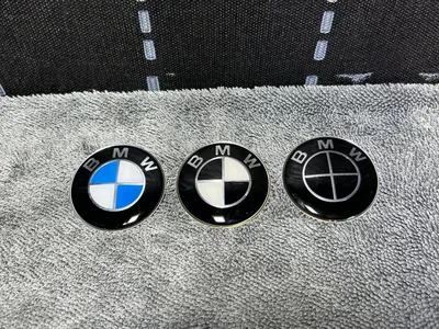 Обои на рабочий стол Значок фмирмы BMW M-серии на темном фоне, обои для  рабочего стола, скачать обои, обои бесплатно