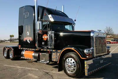 грузовик с большими колесами и кузовом бордюра Стоковое Фото - изображение  насчитывающей больш, корабль: 227048286