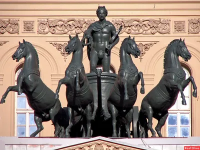 большой театр всадника лошадей Стоковое Изображение - изображение  насчитывающей представление, фасад: 20700399
