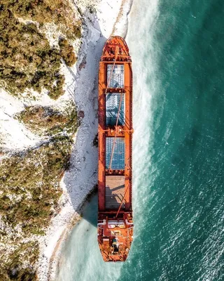 старый брошенный корабль на кораблекрушении Стоковое Изображение -  изображение насчитывающей красивейшее, побережье: 241720467