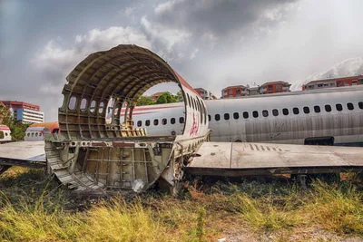 Самые потрясающие заброшенные аэропорты и кладбища самолетов