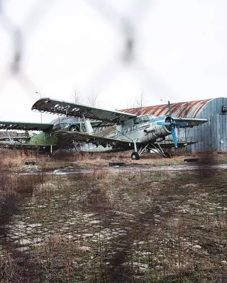 Брошенные Самолеты Старые Открытом Воздухе – Стоковое редакционное фото ©  Zysko #486513336