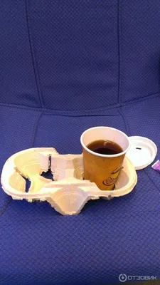 Чай в горе кубка на поезде стоковое изображение. изображение насчитывающей  примечания - 200069255