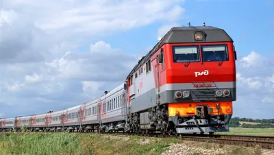 Красный пригородный поезд припарковал на станции Мюнхена, Германии  Редакционное Фотография - изображение насчитывающей привидения, экипаж:  30209217