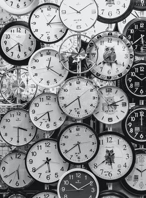 Черно-белая картина с часами — купить по низкой цене на Яндекс Маркете