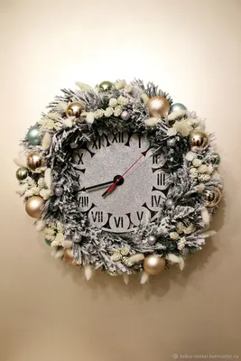 Часы в новогоднем оформлении | Украшаем офис к Новому году - Артмикс Дизайн