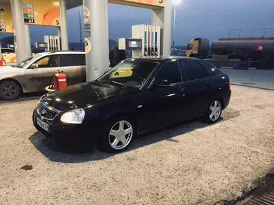 Lada Приора хэтчбек 1.6 бензиновый 2014 | черная пантера на DRIVE2