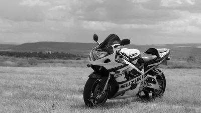 Новые фотографии черно-белых мотоциклов: скачайте бесплатно в HD, Full HD, 4K