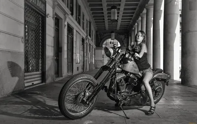 Игра контрастов: фотографии черно-белых мотоциклов