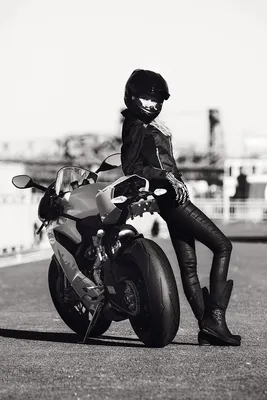 Красивые черно-белые изображения мотоциклов