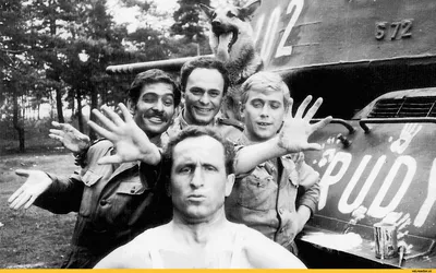 Фотографии, постеры и кадры из сериала Четыре танкиста и собака.