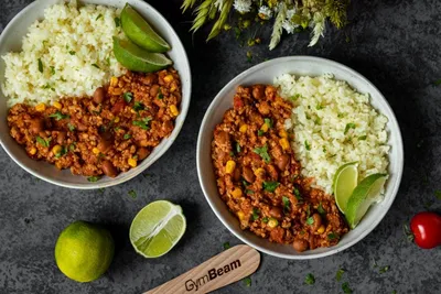 Фитнес Рецепт: Традиционный мексиканский Чили Кон Карне с рисом - GymBeam  Blog