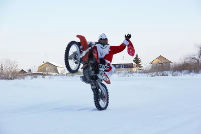 Крутой Дед Мороз на мотоцикле: фото в формате JPG, PNG, WebP