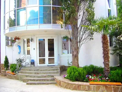 Отель «Дельфин» в Алуште: бронирование, описание, удобства и услуги,  включенные в стоимость | UGhotels.ru