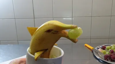 Дельфин из банана фото 