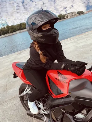 Новые фотографии девушек на мотоциклах: бесплатное скачивание
