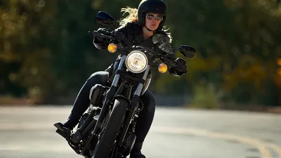 Новая коллекция фото девушек на мотоциклах: HD качество