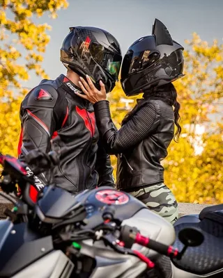 Фото девушек на мотоциклах: выберите изображения в Full HD качестве
