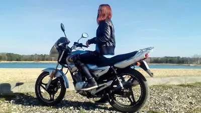 Изображения девушек на мотоциклах 4K разрешения
