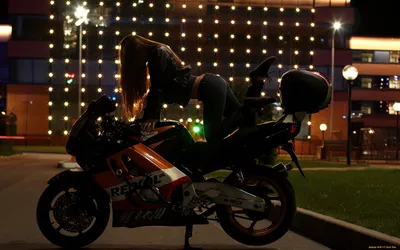 Рисунки девушек на мотоциклах в Full HD разрешении