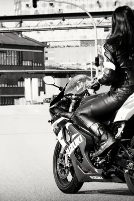 Новые фото девушек на мотоцикле со спины: бесплатно скачать в формате JPG