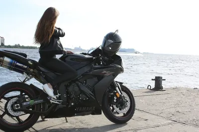 Удивительные снимки девушек на мотоцикле со спины: бесплатно скачать в разных форматах