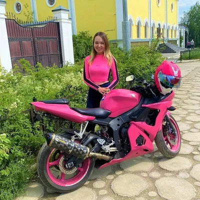 Фотоснимки девушек на мотоциклах со спины: бесплатно скачать в высоком разрешении