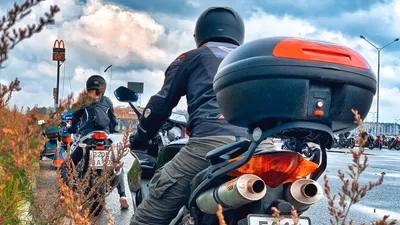 Рок-н-ролл на дороге: девушки-мотоциклистки в ритме свободы