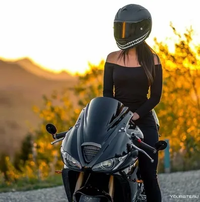 Зажигательные обои с девушками на мотоцикле со спины: скачать бесплатно в HD качестве