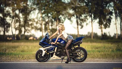 Фото красивых девушек на мотоциклах: эстетика в движении