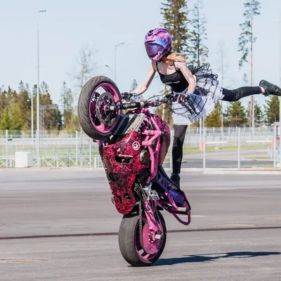 Опасно красиво: горячие девушки на спортивных мотоциклах